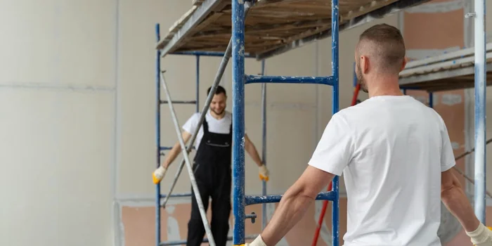 Suelo de obra después de la limpieza impecable y listo para entrega