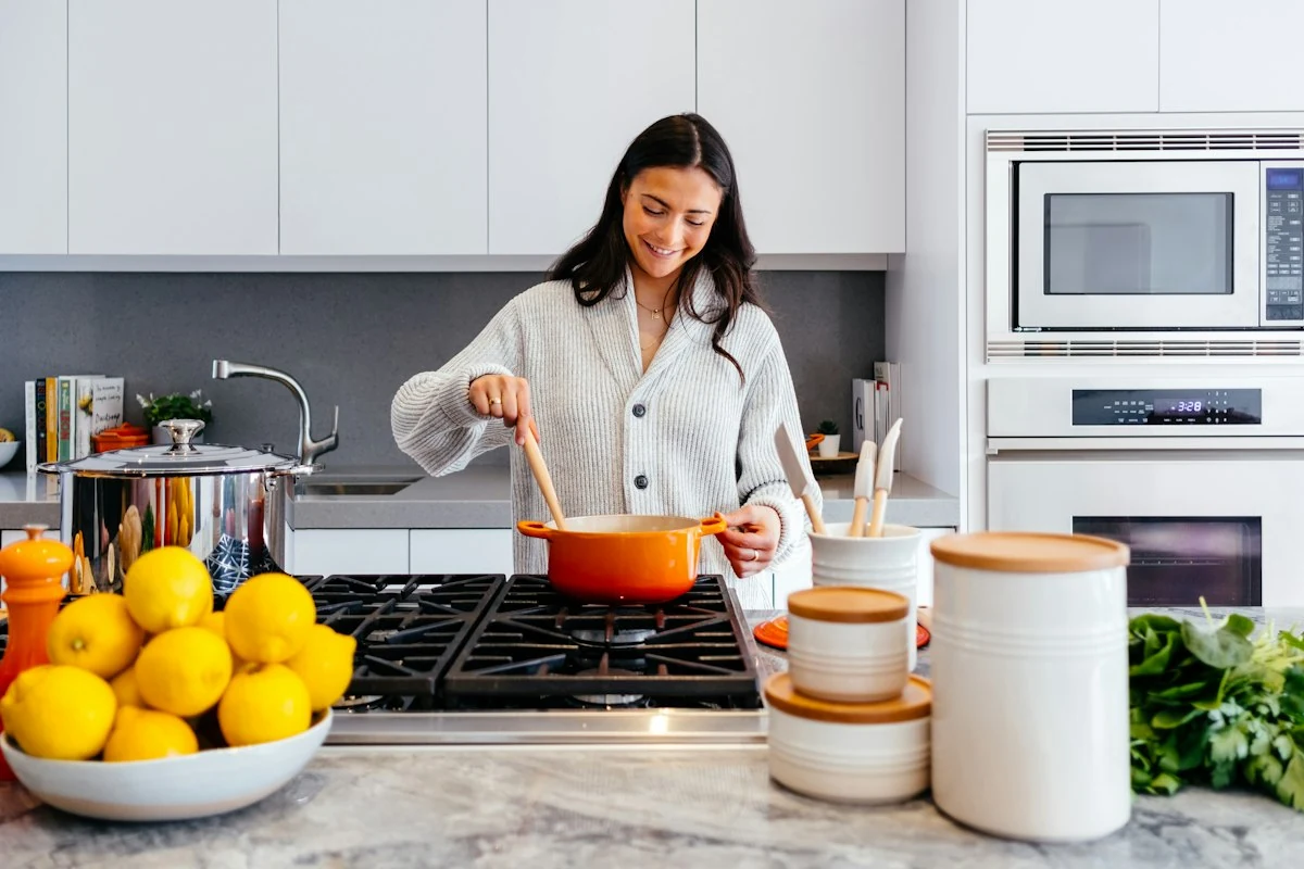 Cocina de alquiler vacacional completamente limpia